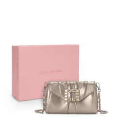 Alma en Pena Bolsos|BOLSO BANDOLERA BROCHE CUADRADO